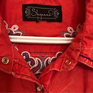 Shyanne shirt with stunning embroidery, country feel
